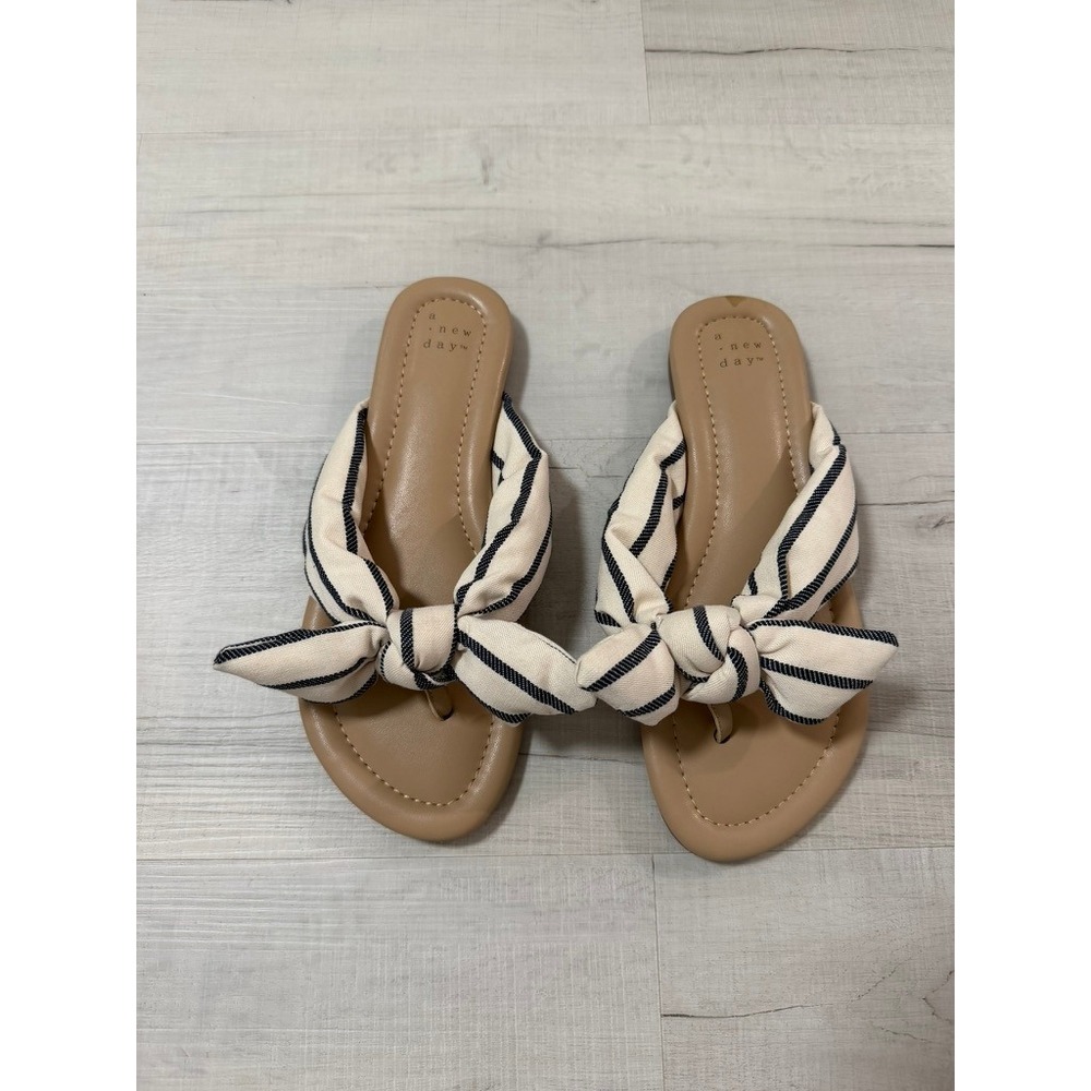A New Day Womens Striped Bow Thong Sandals Cream Navy Blue Flat Slides 7.5